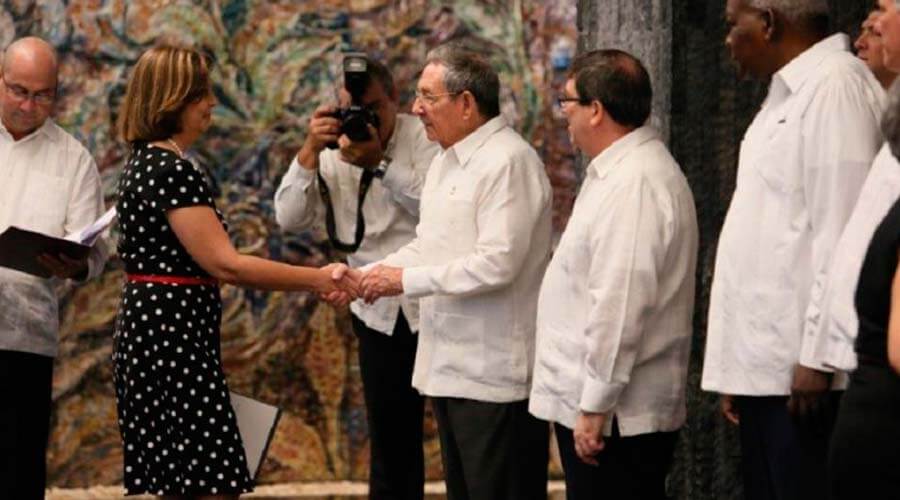 ¿Qué habría detrás del nombramiento de nuevos diplomáticos por el régimen de Castro?