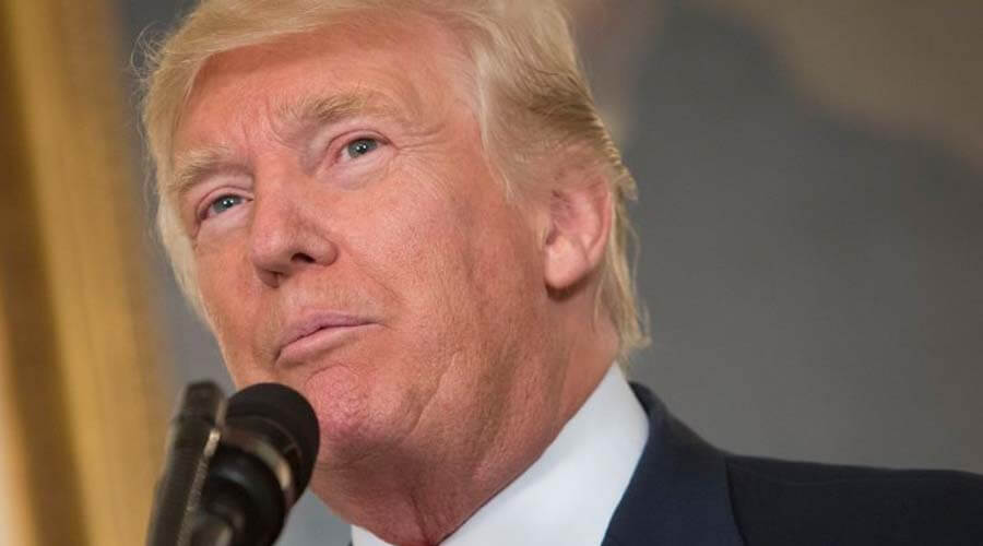 Donald Trump culpa a supremacistas e izquierda de violencia en Virginia