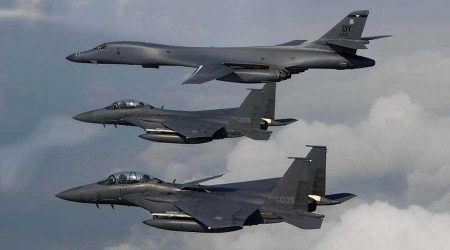 Bombarderos de EEUU sobrevuelan Corea en última demostración de fuerza