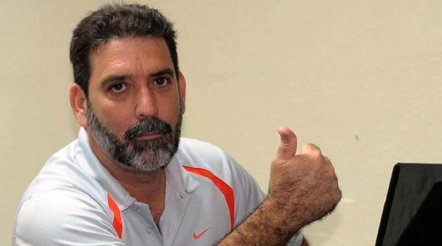 Profesor de Marxismo es el zar de las redes sociales en Cuba