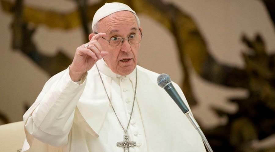 Papa Francisco pide al conducir una mayor responsabilidad con el uso del móvil