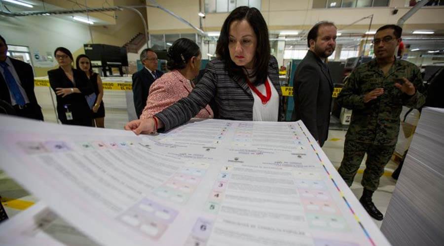 Gobierno ecuatoriano dice que defenderá el sí en consulta para proteger derechos de menores