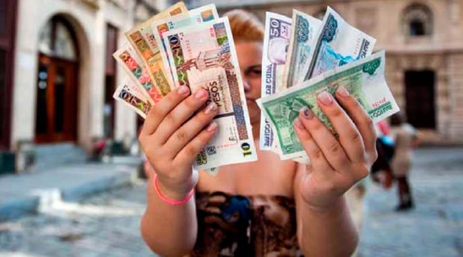 La Unión Europea ofrece ayuda a Cuba para unificar sus dos monedas