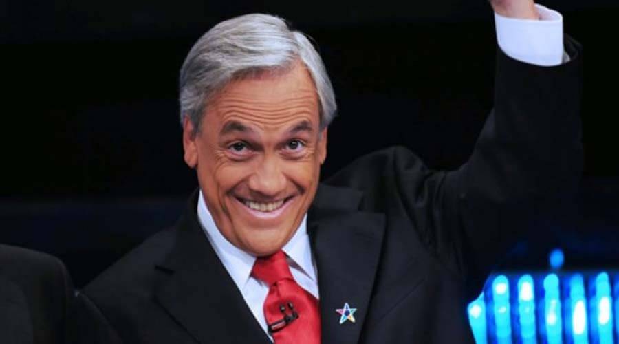 Michelle Bachelet le entrega la banda presidencial a Sebastián Piñera por segunda vez