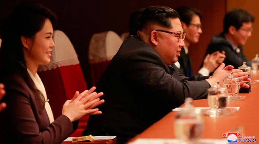 Kim Jong-un acude con su esposa a concierto de músicos sudcoreanos en Pyongyang