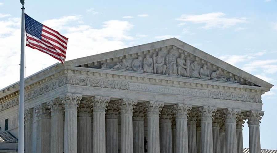 Corte Suprema de EEUU invalida ley que exigía deportación obligatoria de inmigrantes que cometieron delitos