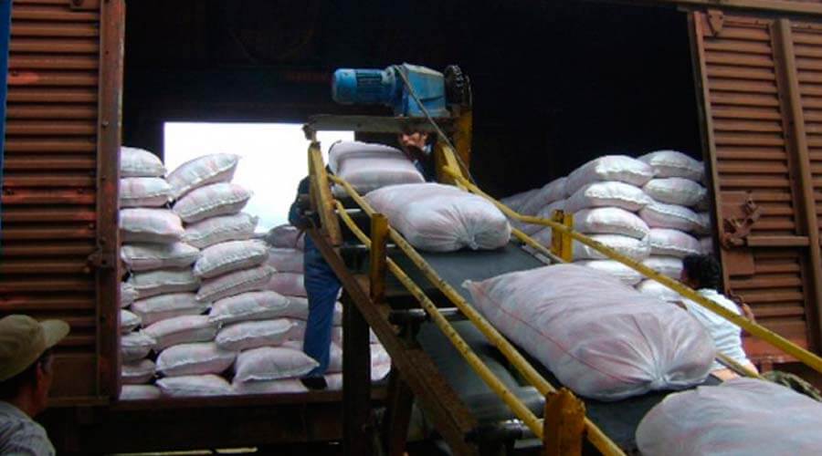 Gobierno cubano reconoce problemas en producción y distribución de sal a la población