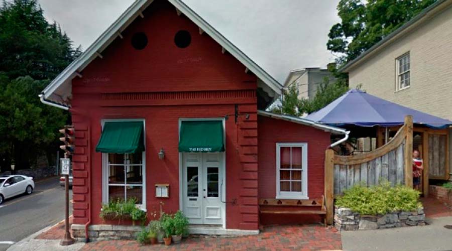 Donald Trump carga contra restaurante que se negó a servir a portavoz de Casa Blanca