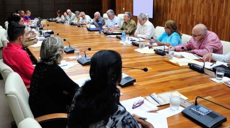 Los cubanos siguen al margen del avance de la reforma constitucional de Raúl Castro