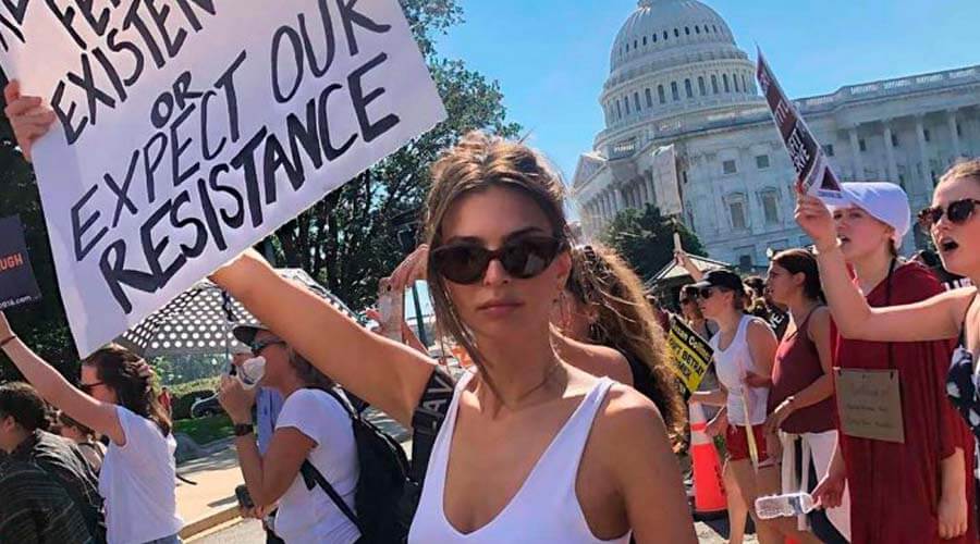 Arrestan a Emily Ratajkowski en una manifestación en Washington