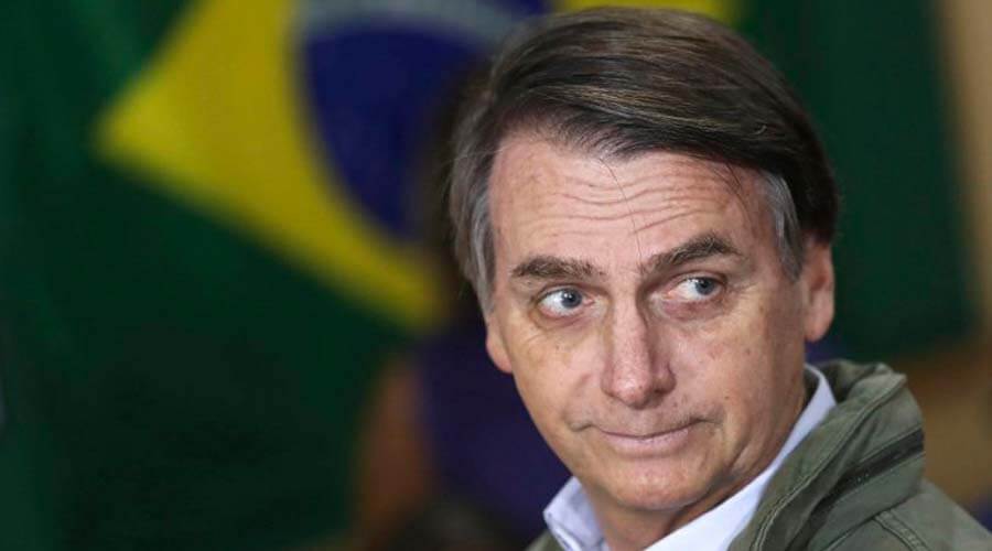 Bolsonaro rectifica lo dicho y asegura que se mantendrá dentro de la Constitución