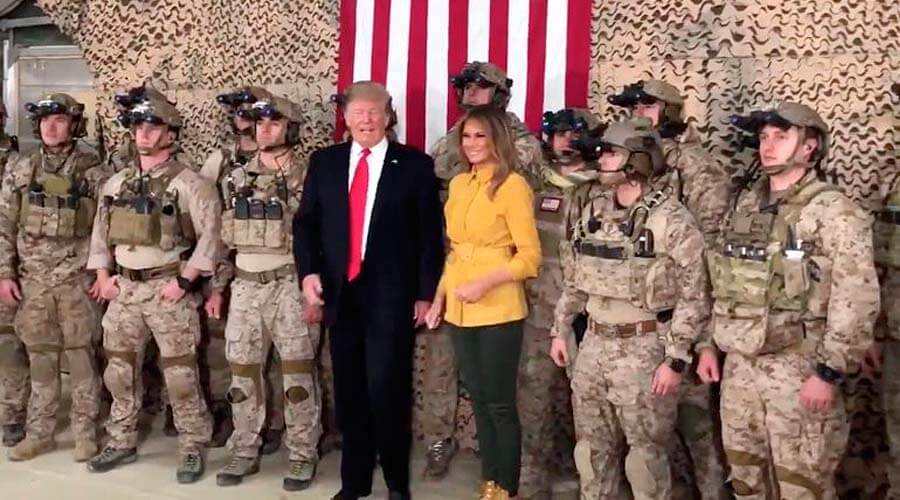 Donald Trump visita de manera sorpresiva a las tropas en Irak