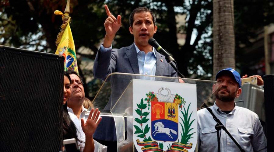 Juan Guaidó se reúne con sectores sociales pero suspende acto público en Caracas
