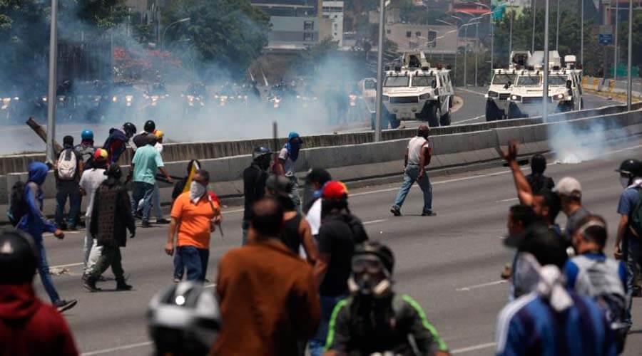 Al menos un muerto y más de cien heridos en Venezuela tras jornada de protesta opositora