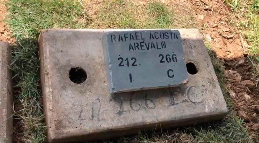 El capitán Rafael Acosta es enterrado en contra de la voluntad de su familia