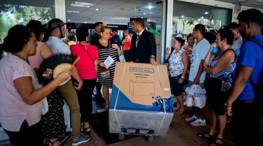 Colas en La Habana controladas con la aplicación "Cola.cu"