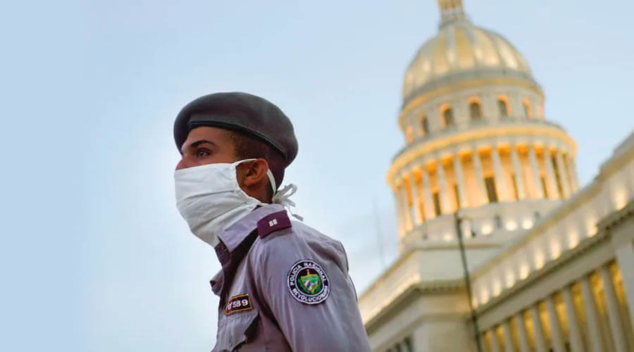 La Habana, militarizada, regresa al encierro por la pandemia