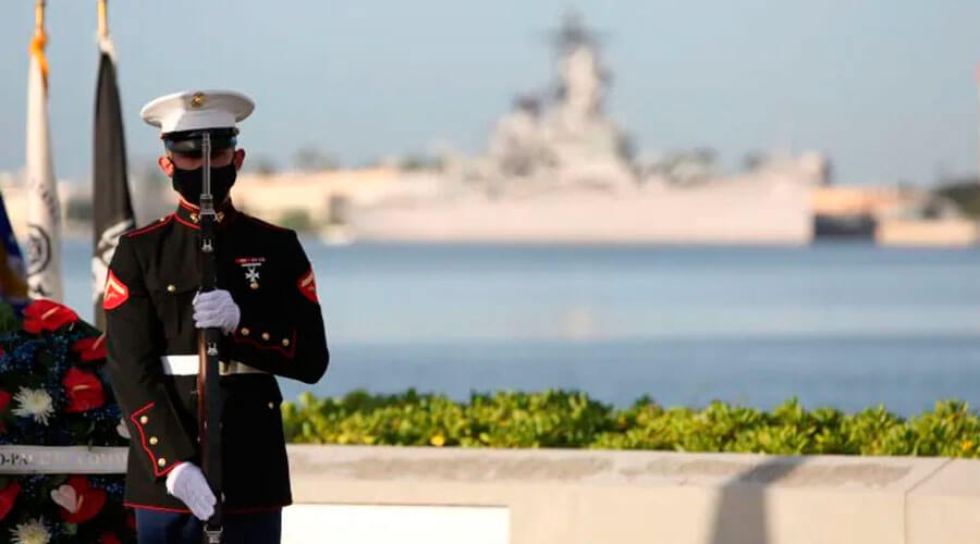 Honran a víctimas en Pearl Harbor