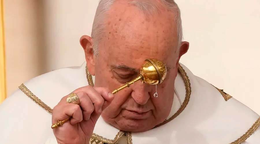 El Papa oficia la misa de Pascua en aparente buena salud