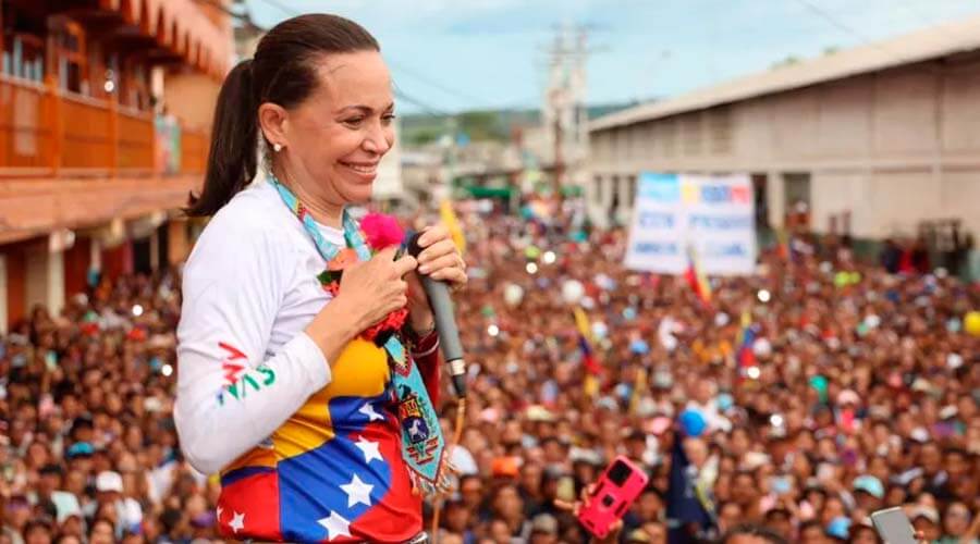 María Corina Machado visita zona del llano venezolano pese a amenazas de muerte