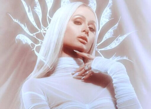 Paris Hilton lanza su segundo álbum "Inifinite Icon" 18 años después del primero