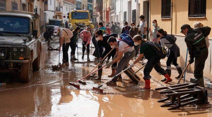 Nueva protesta en España contra gestión del gobierno de Pedro Sánchez tras inundaciones
