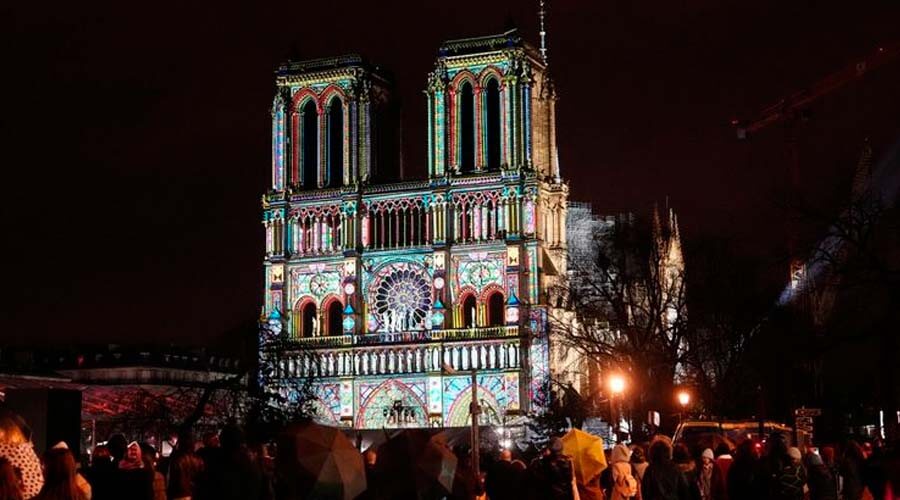 La Catedral de Notre Dame celebra su primera misa en cinco años