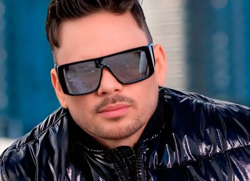 White 305, portada OWWNews