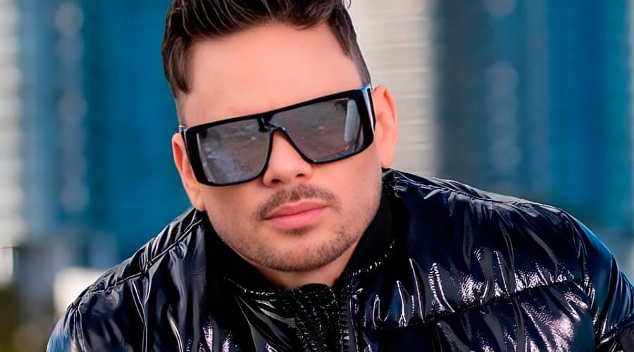 White 305, portada OWWNews