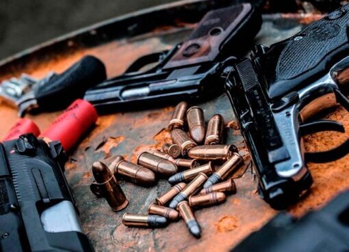 Suecia planea limitar acceso a armas semiautomáticas tras tiroteo en una escuela