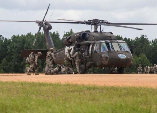 Pentágono anuncia la remoción de personas transgénero del ejército