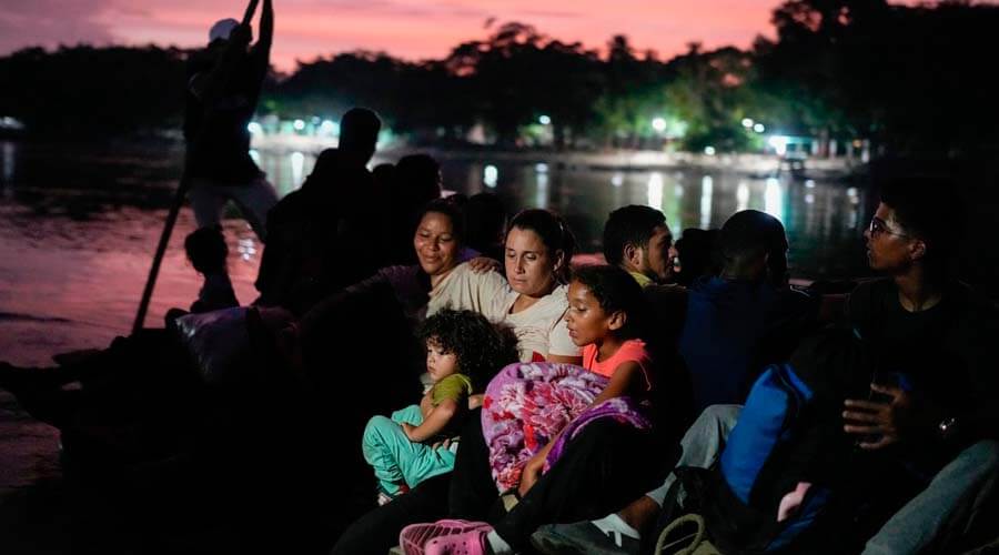 Donald Trump suspende los procesos migratorios de miles de beneficiarios del ‘parole’ y la reunificación familiar