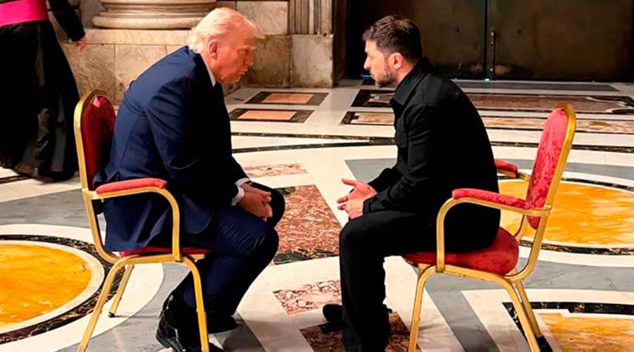 Donald Trump abandona el Vaticano tras asistir al funeral del papa, donde se reunió con Zelensky