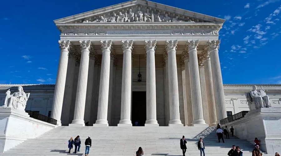 Corte Suprema permite a Donald Trump revocar "Parole" a más de 500.000 inmigrantes