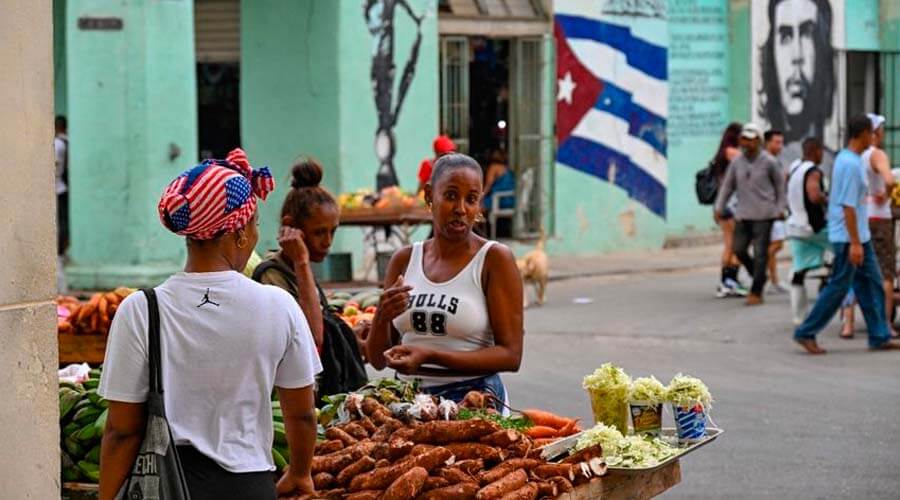 Para "malcomer" en Cuba se necesitan 14 salarios mínimos