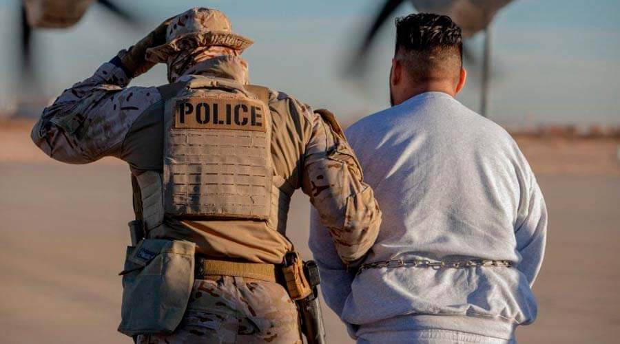 Jueza bloquea la "deportación acelerada" de migrantes sin primero comparecer ante un tribunal