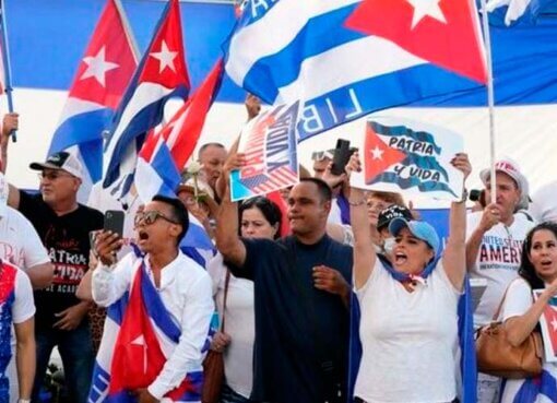 Otra audiencia podría redefinir el futuro de miles de cubanos con I-220A