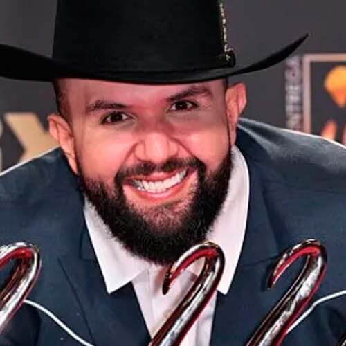 Carín León, portada OWWNews