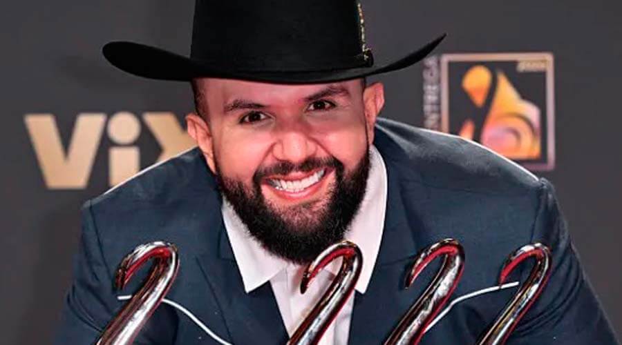 Carín León, portada OWWNews