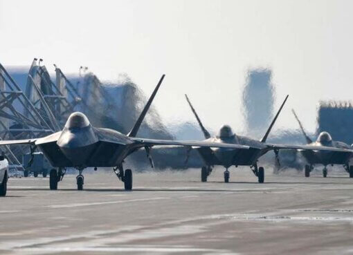 Cazas F-22 aterrizan en Israel y se suman al despliegue militar de EEUU en la región