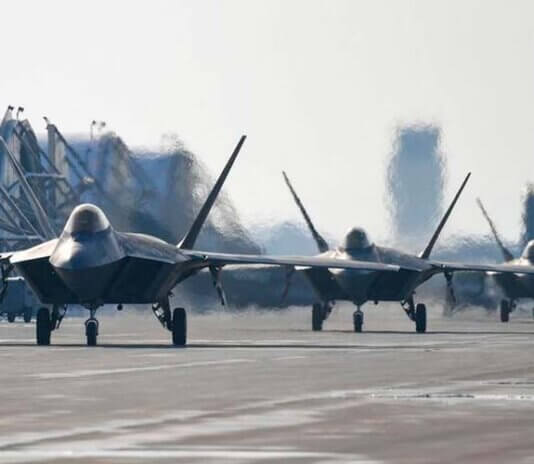 Cazas F-22 aterrizan en Israel y se suman al despliegue militar de EEUU en la región