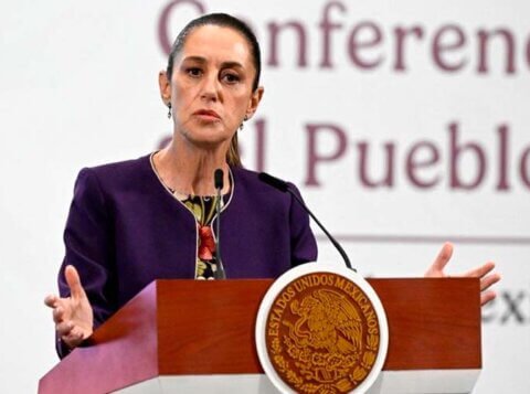 Sheinbaum presenta reforma comicial que reduce senadores, el gasto electoral y prohíbe la reelección