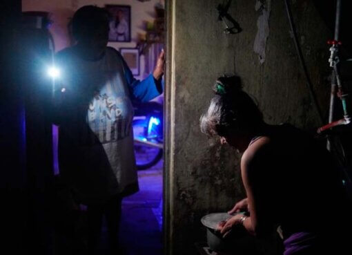 Mujeres lideran protestas callejeras tras una semana de apagones en Cuba