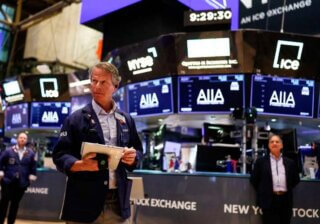 Wall Street cierra al alza tras declaraciones de Trump sobre Irán