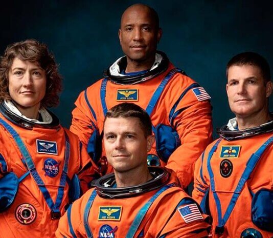 La NASA reporta que astronautas de Artemis II van "bien" mientras orbitan la Tierra