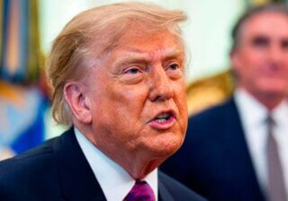 Donald Trump afirma que Francia "está en llamas" y "destrozada" por la inmigración y pide cierre de fronteras