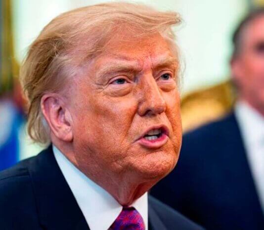 Donald Trump afirma que Francia "está en llamas" y "destrozada" por la inmigración y pide cierre de fronteras